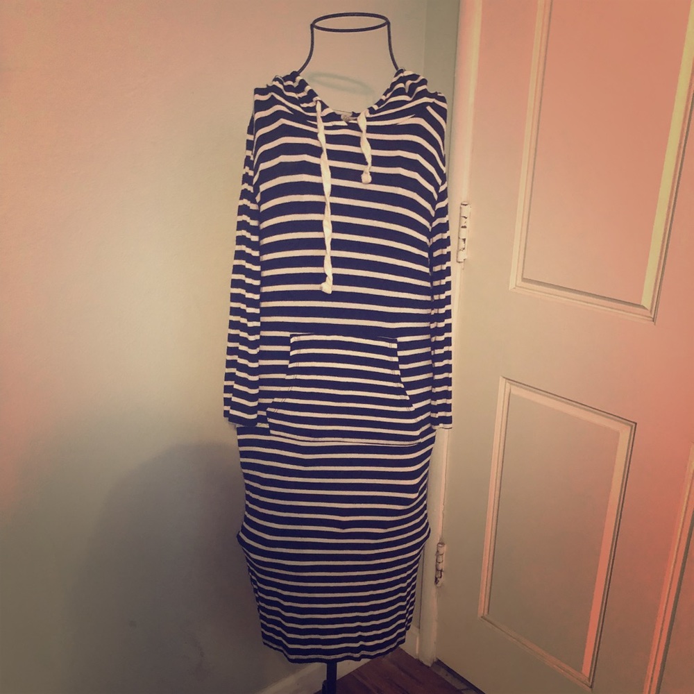 🖤Black and white striped T-shirt dress🖤